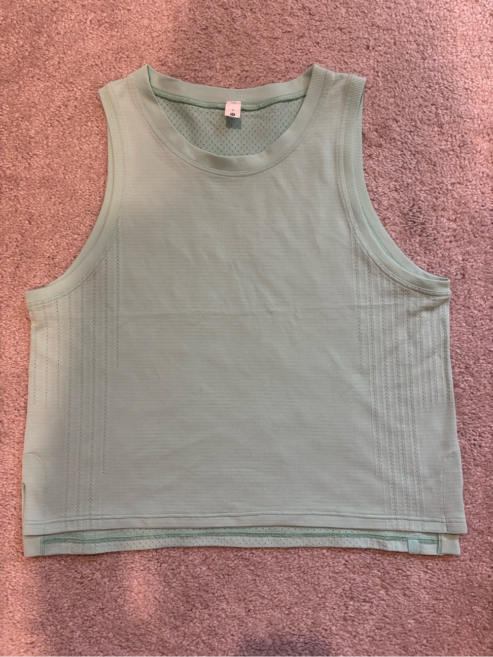 Lululemon women’s train to be tank